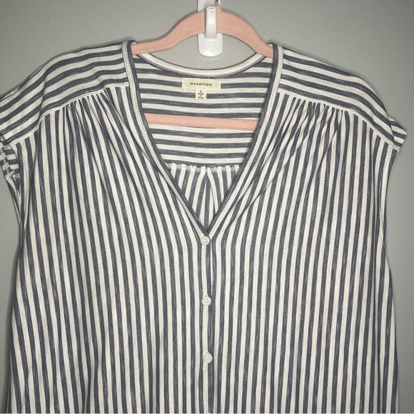 MAX STUDIO Top Women Blue and White Striped Sleeveless Button Down Shirt SZ/LG - Picture 2 of 7